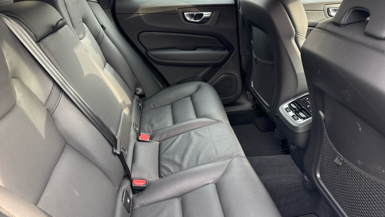 Volvo XC60 2.0 B5P Plus Dark 5dr AWD Geartronic Petrol Estate